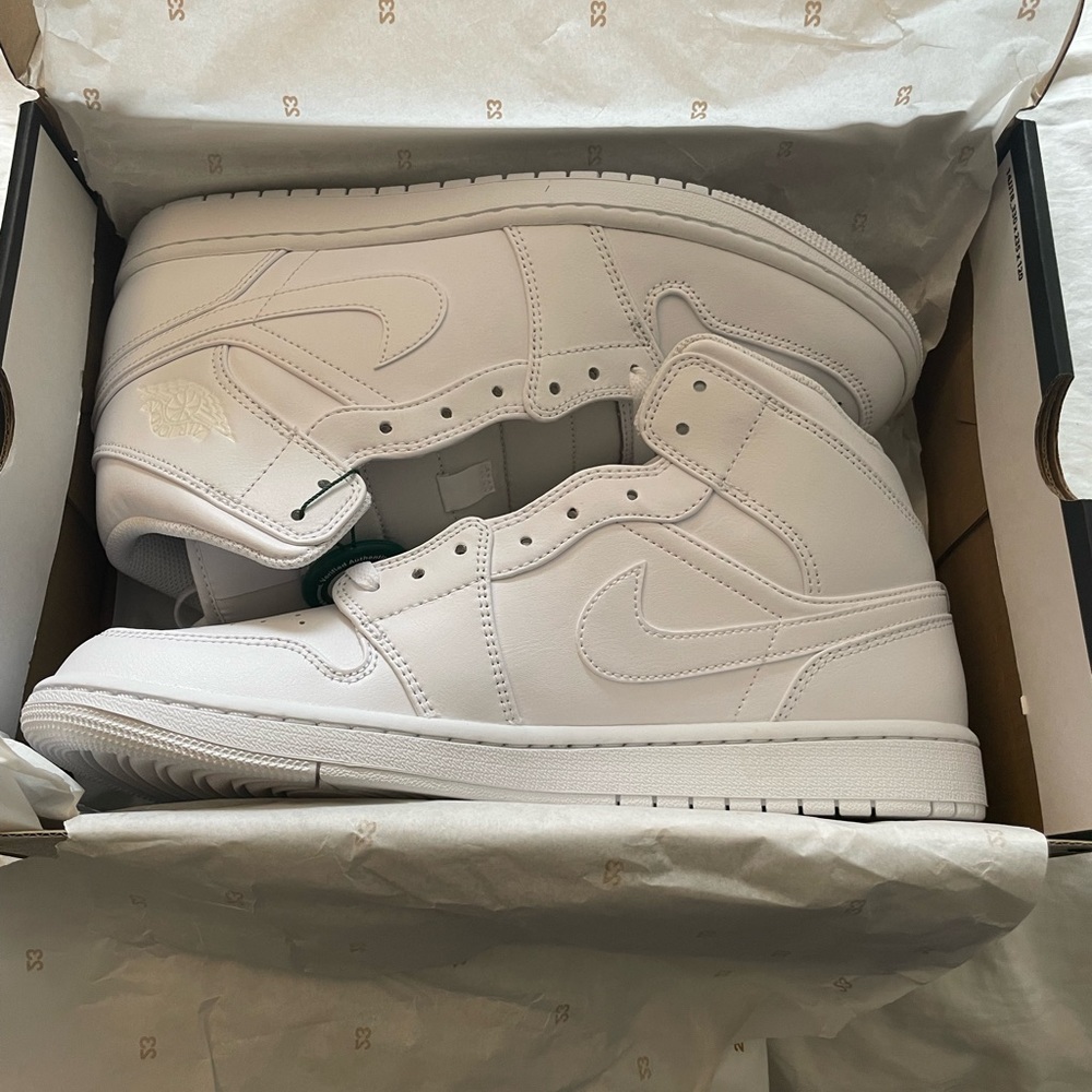 Jordan 1’s Triple White size 11